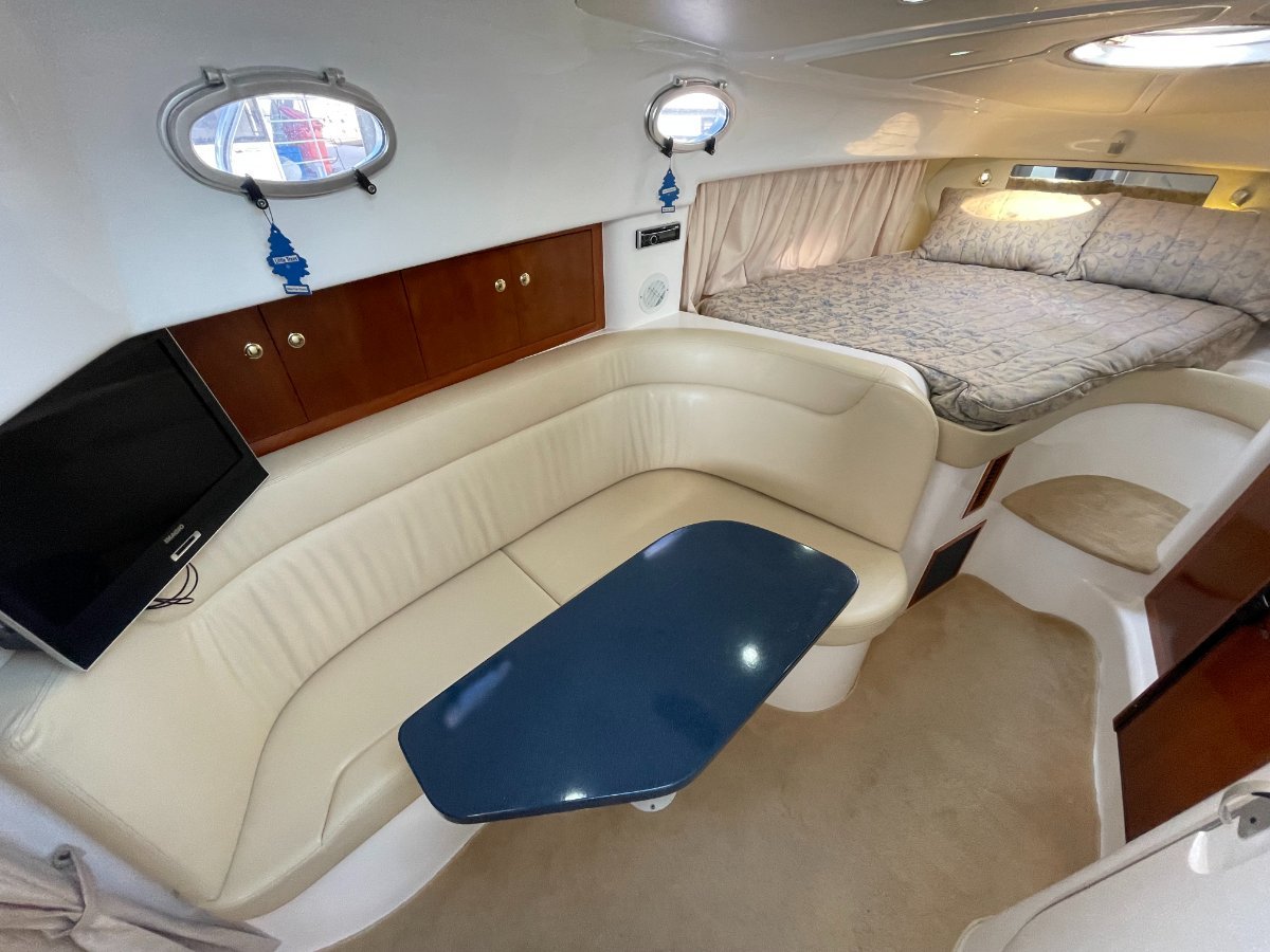 2004 SUNRUNNER 3300 DELUXE CRUISER