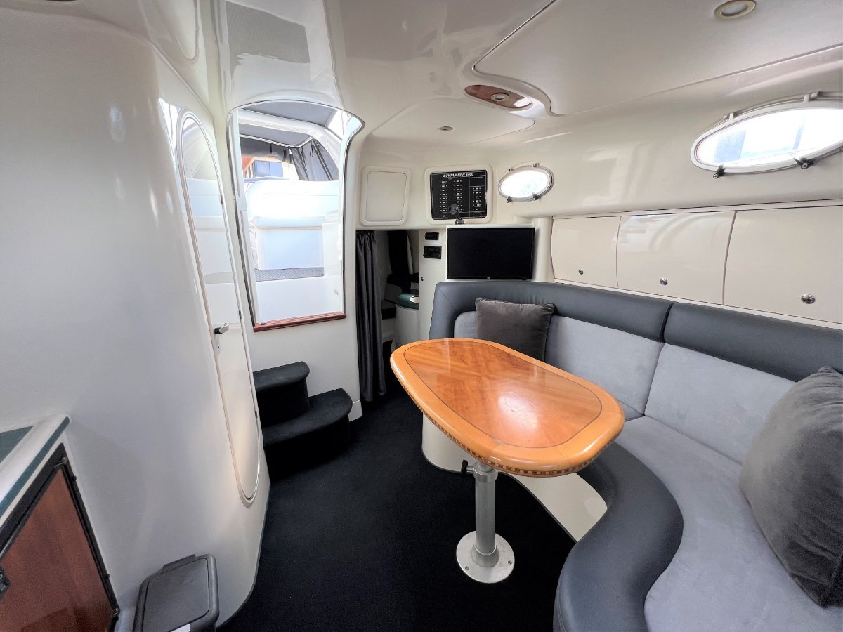 2001 SUNRUNNER 3700 CRUISER