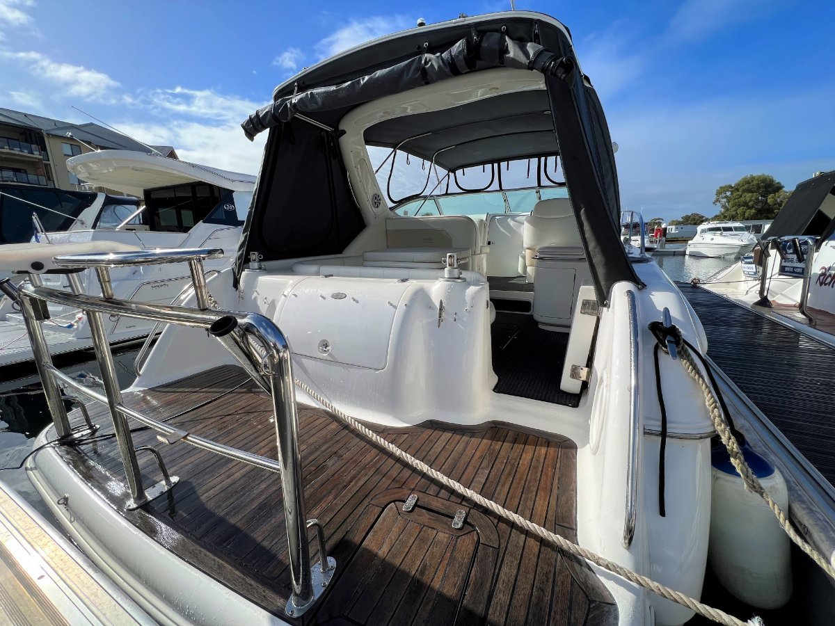 2001 SUNRUNNER 3700 CRUISER