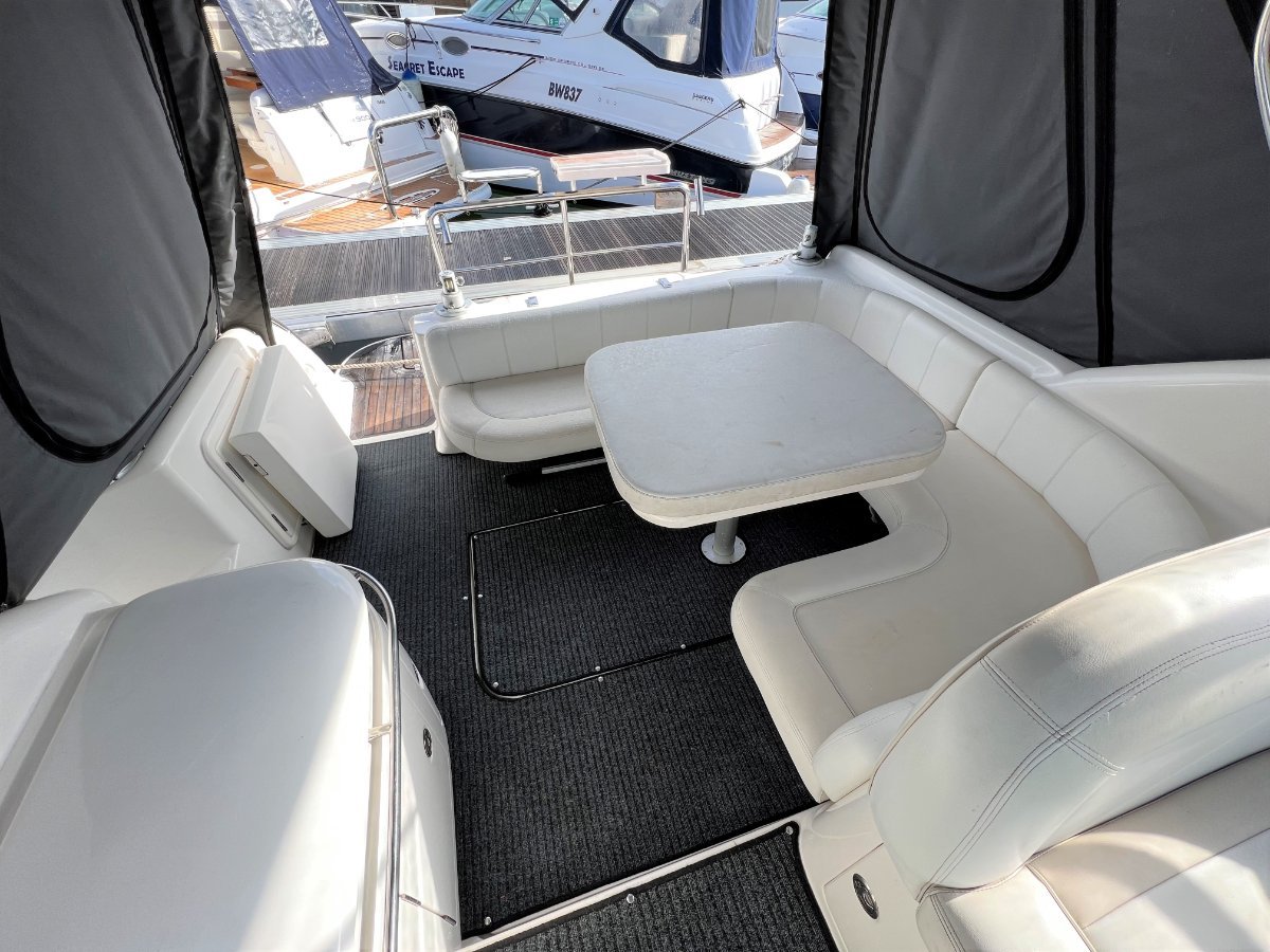 2001 SUNRUNNER 3700 CRUISER