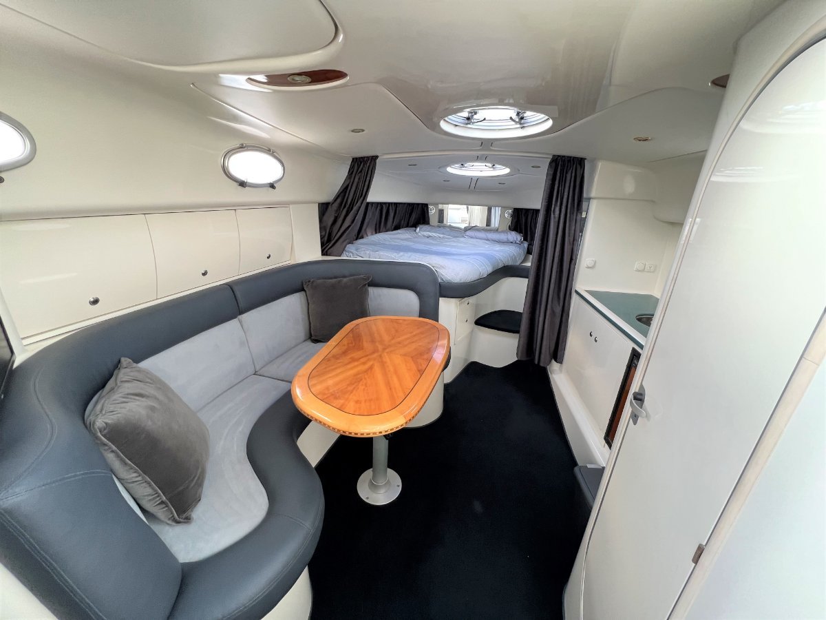 2001 SUNRUNNER 3700 CRUISER