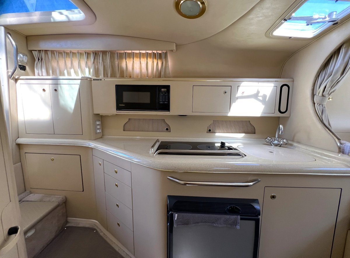1998 SEA RAY 310 SUNDANCER SPORTS CRUISER