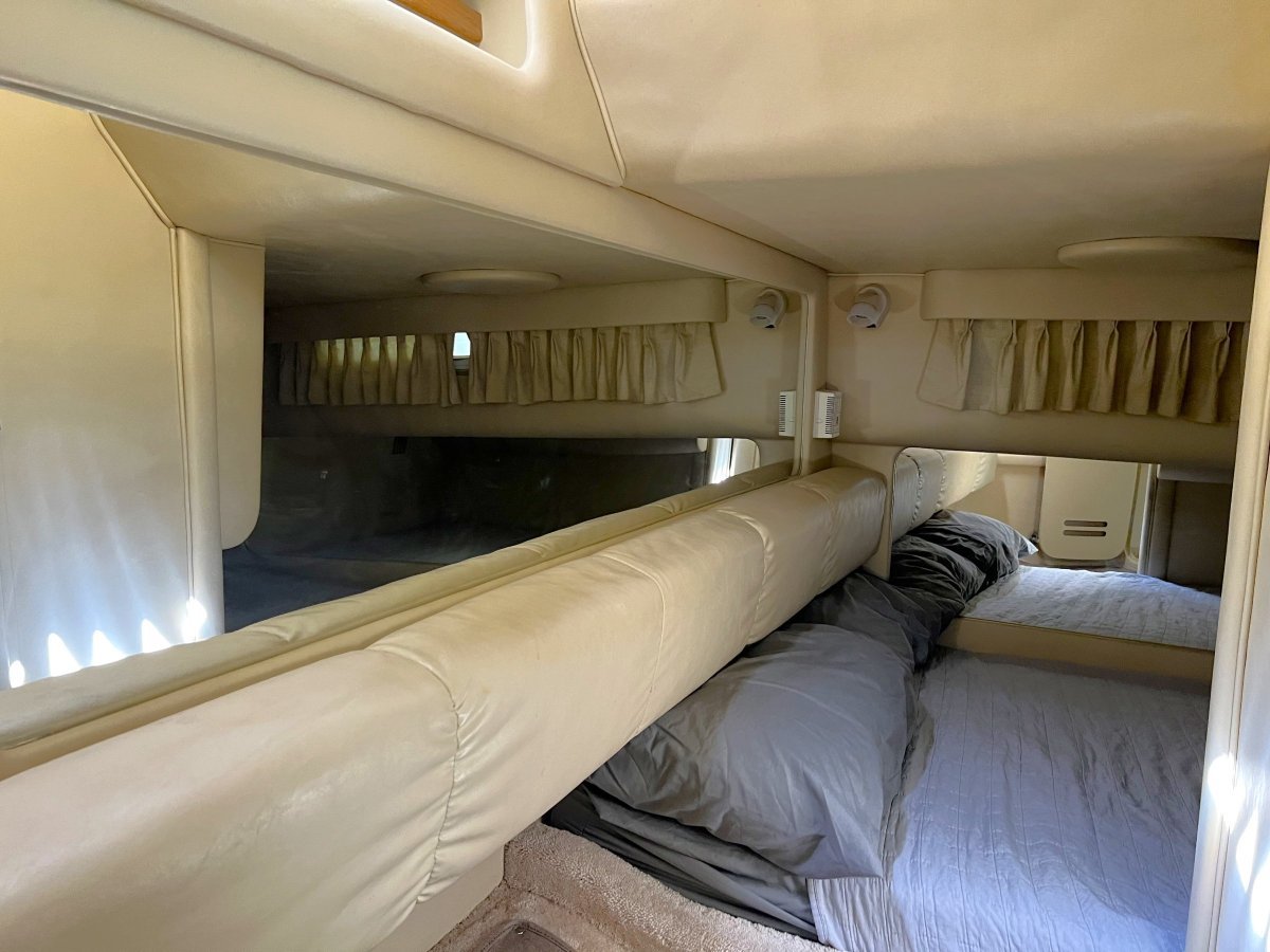 1998 SEA RAY 310 SUNDANCER SPORTS CRUISER