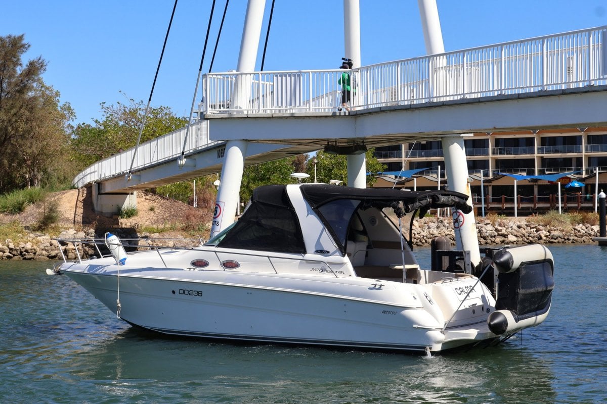 1998 SEA RAY 310 SUNDANCER SPORTS CRUISER