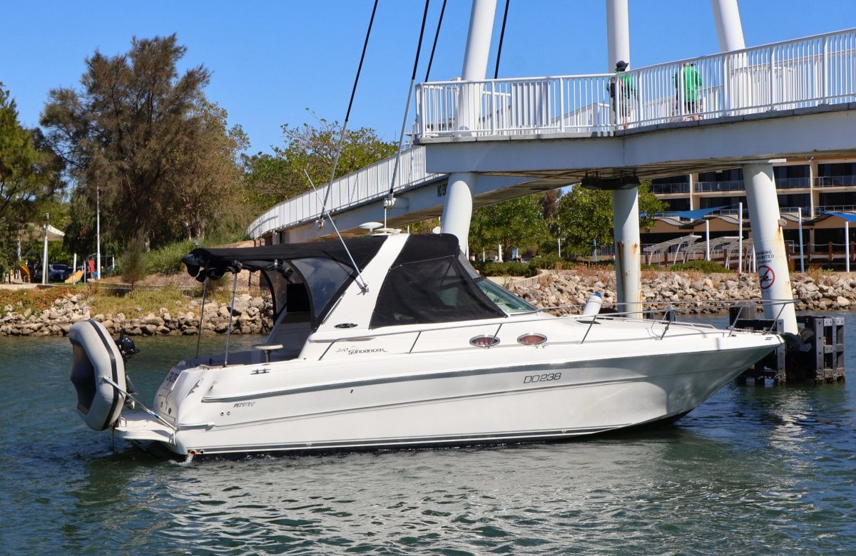 1998 SEA RAY 310 SUNDANCER SPORTS CRUISER