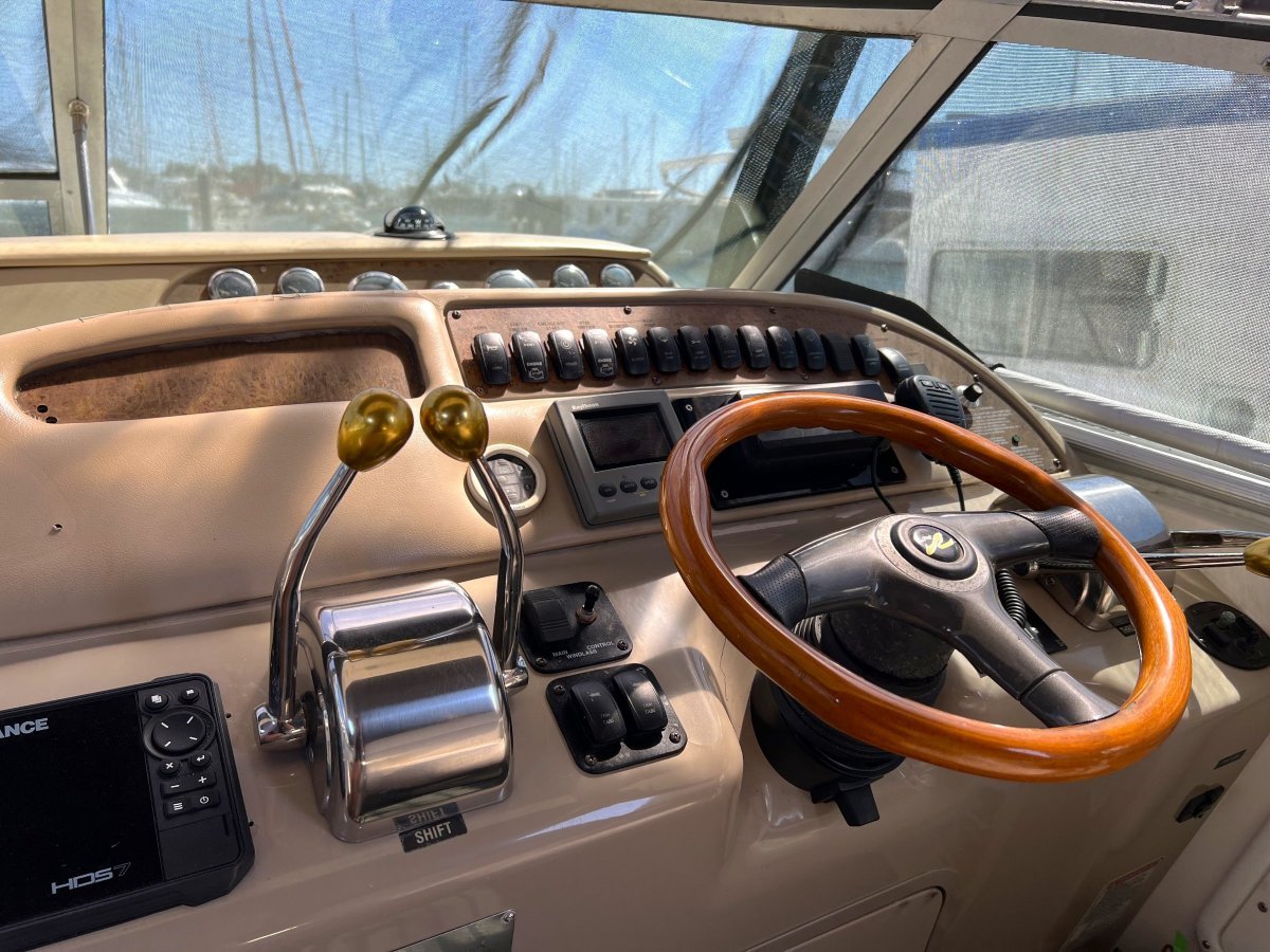 1998 SEA RAY 310 SUNDANCER SPORTS CRUISER