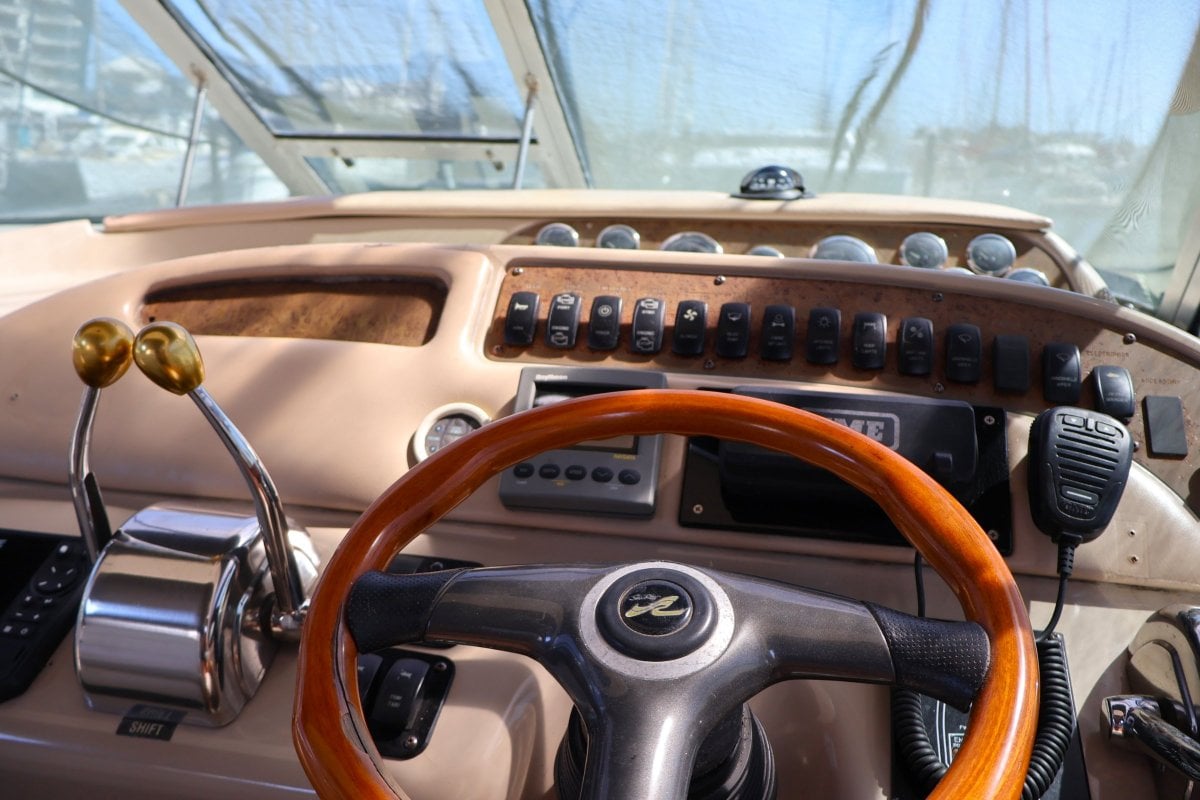 1998 SEA RAY 310 SUNDANCER SPORTS CRUISER