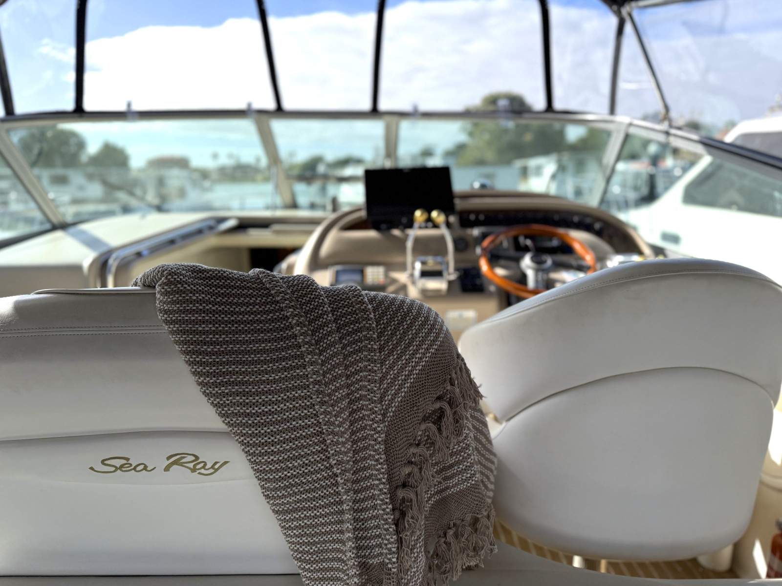2000 SEA RAY 310 SUNDANCER SPORTS CRUISER