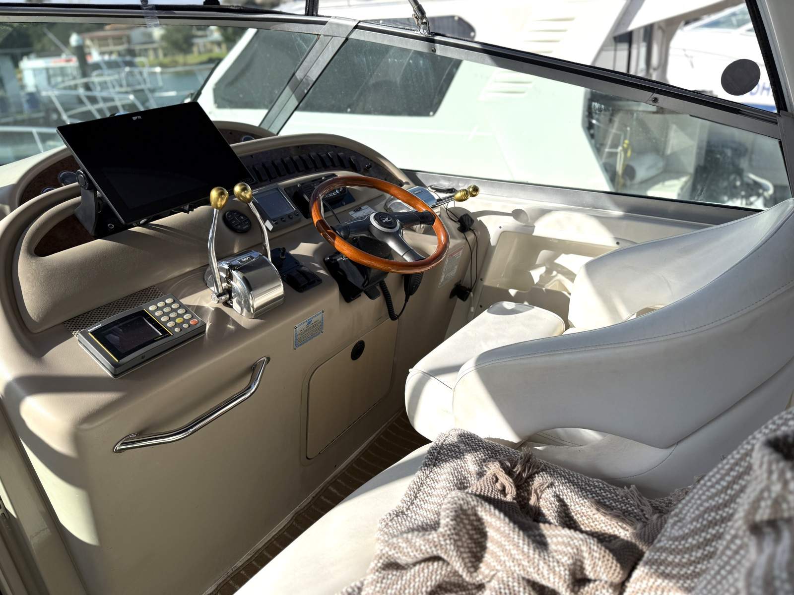 2000 SEA RAY 310 SUNDANCER SPORTS CRUISER