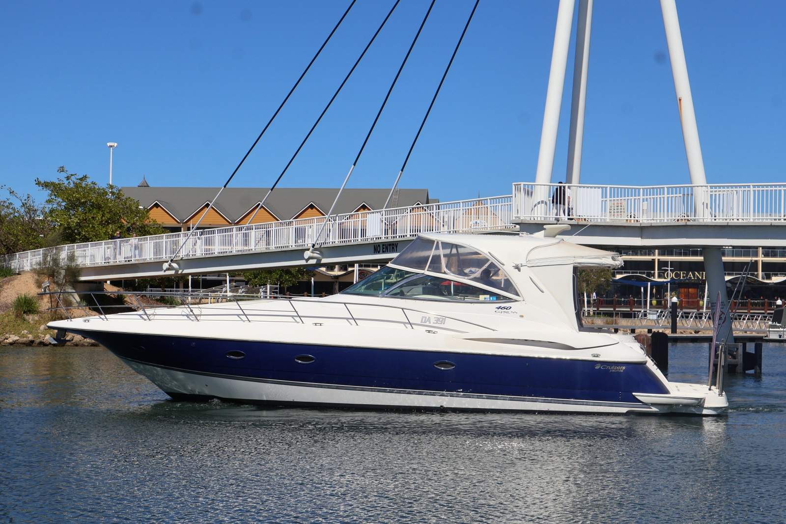 2006 CRUISERS YACHTS 460 EXPRESS CRUISER