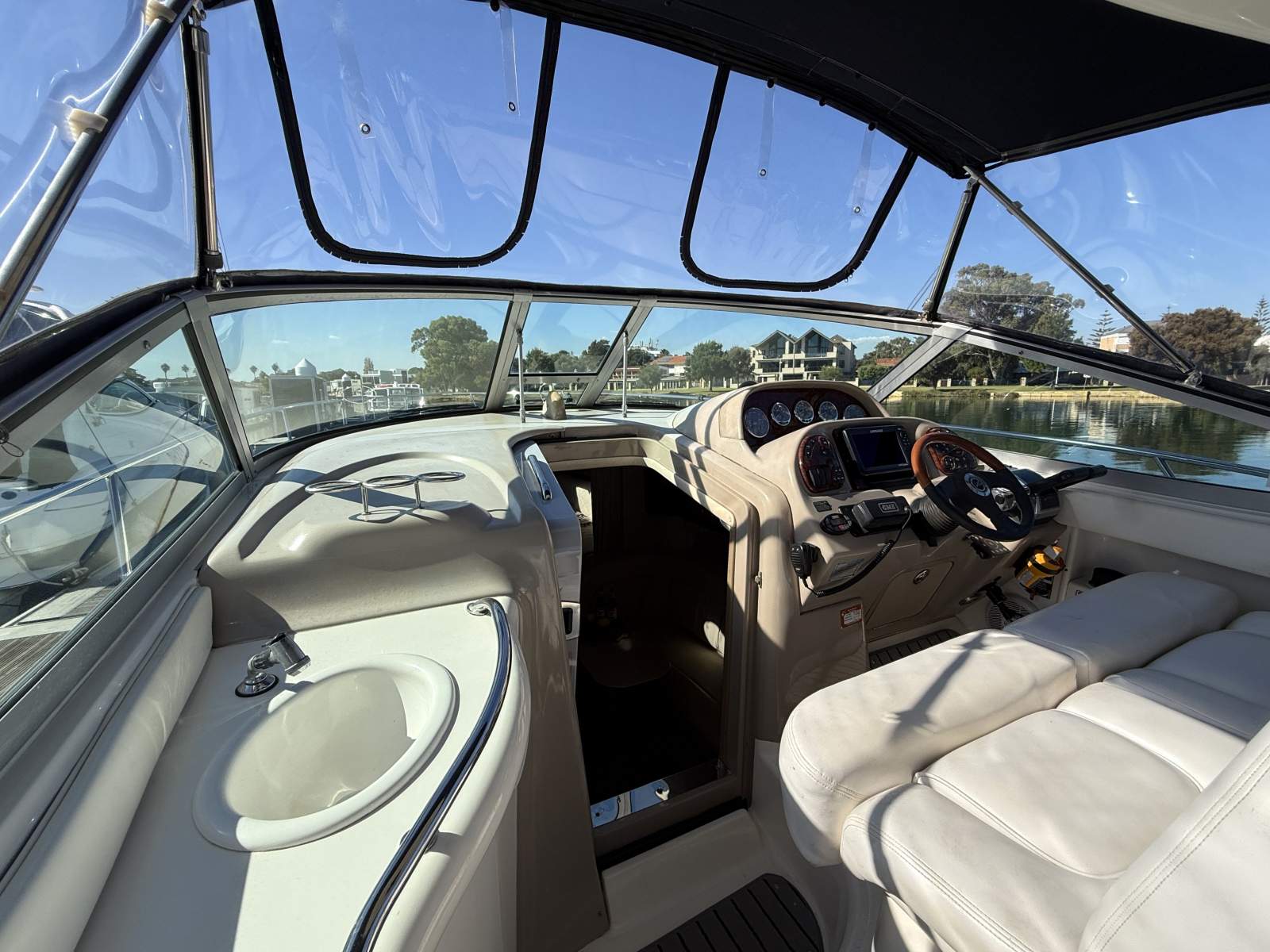 2004 SEA RAY 335 MY04 SUNDANCER SPORTS CRUISER