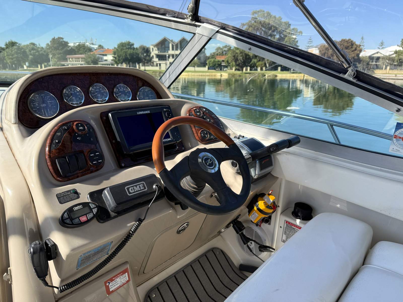 2004 SEA RAY 335 MY04 SUNDANCER SPORTS CRUISER