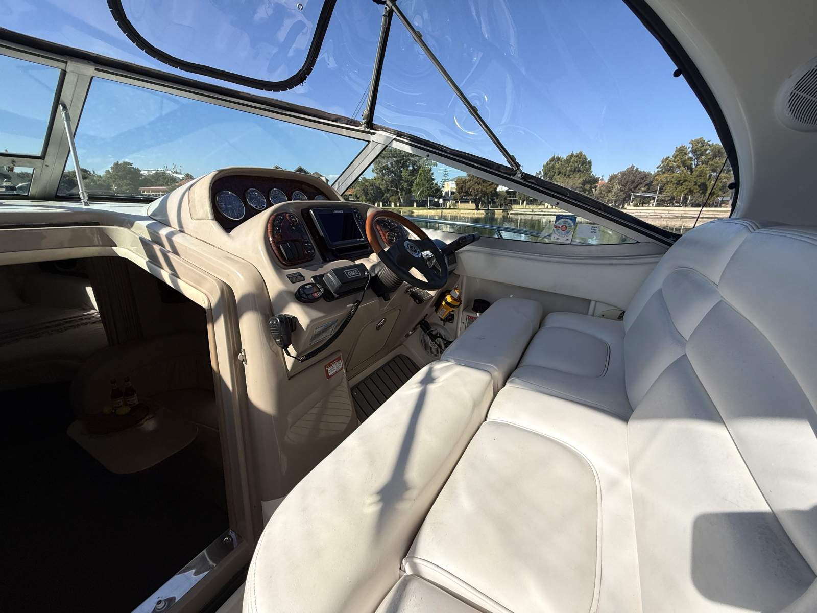 2004 SEA RAY 335 MY04 SUNDANCER SPORTS CRUISER