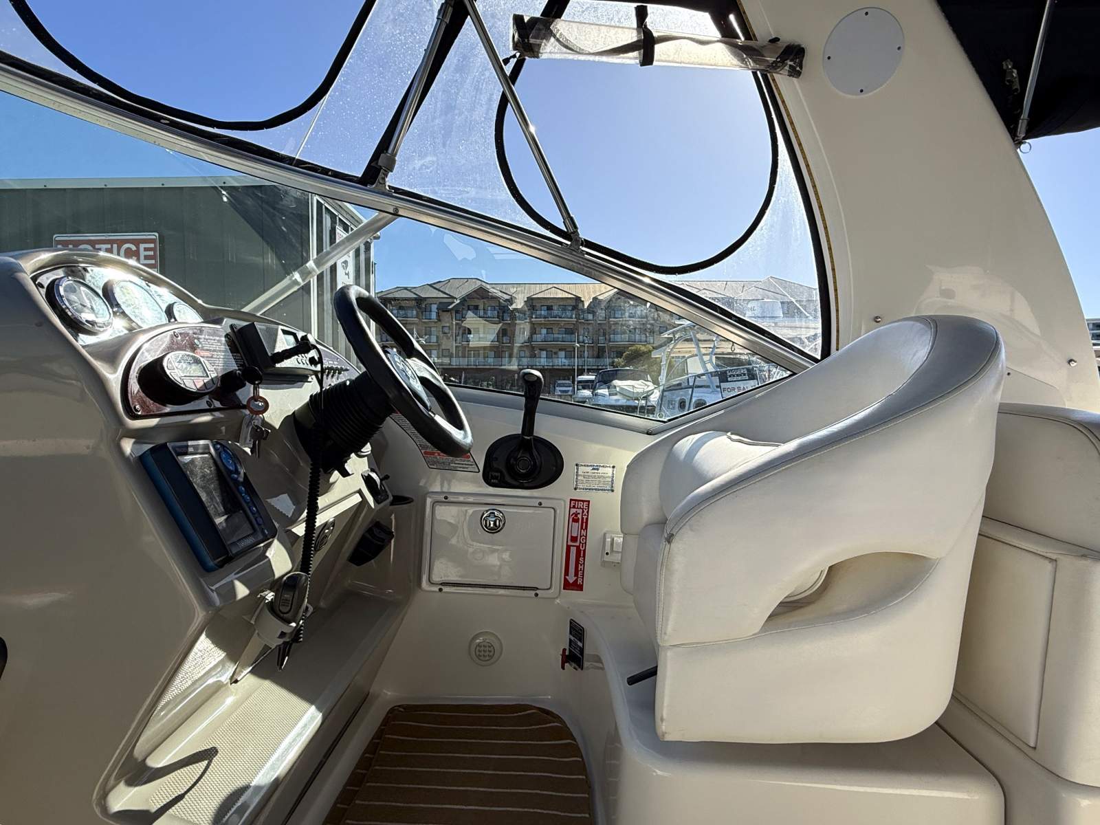 2005 SEA RAY 275 SUNDANCER CRUISER