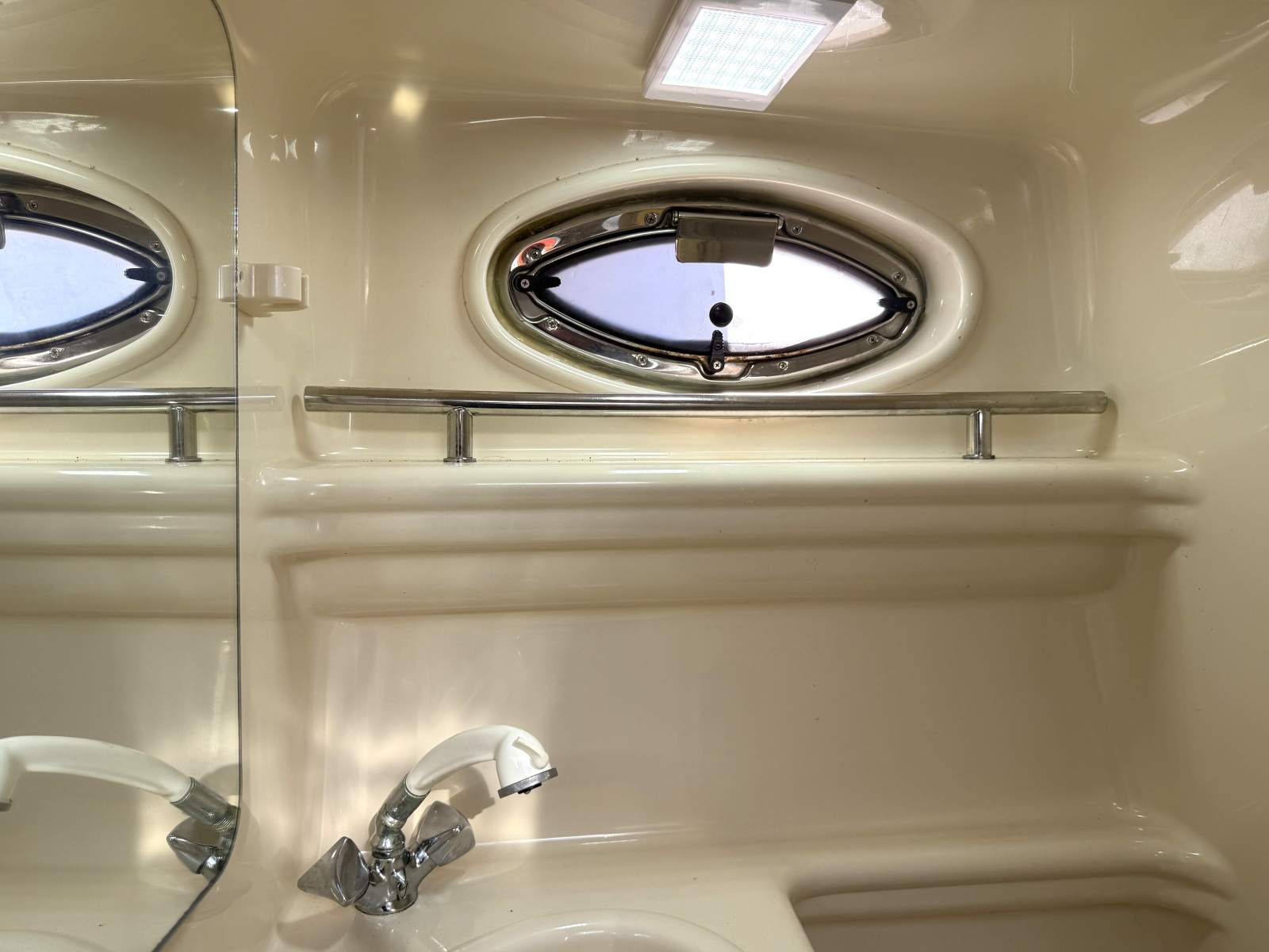 2005 SEA RAY 275 SUNDANCER CRUISER