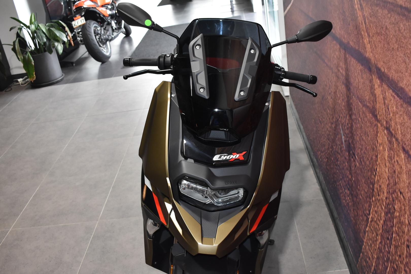 2025 BMW C 400 X ION SCOOTER