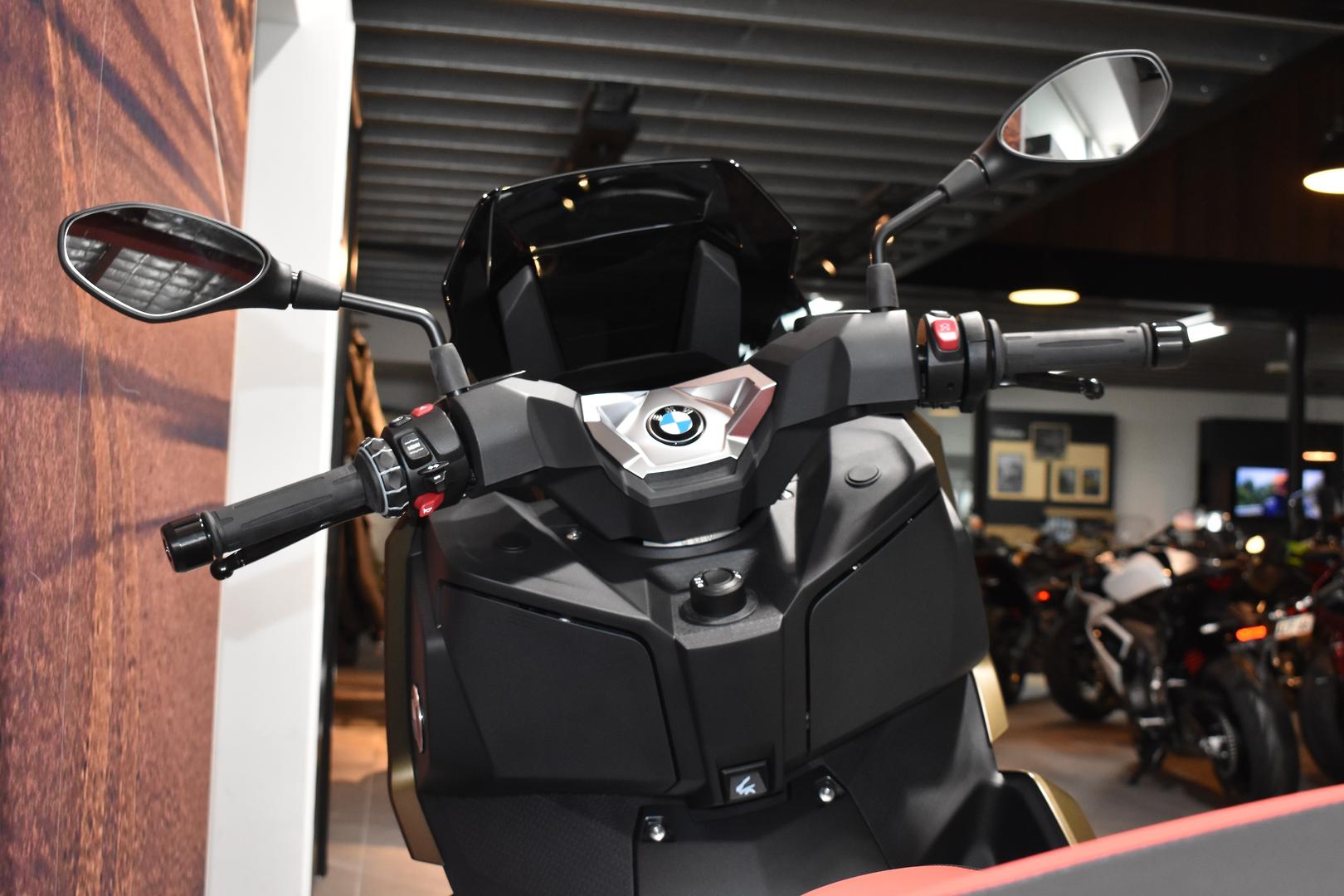 2025 BMW C 400 X ION SCOOTER