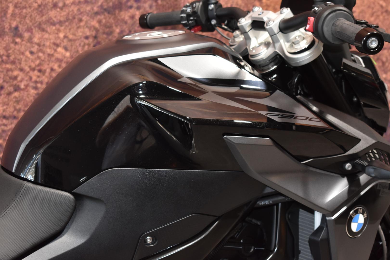 2025 BMW F 900 R TRIPLE BLACK ROAD