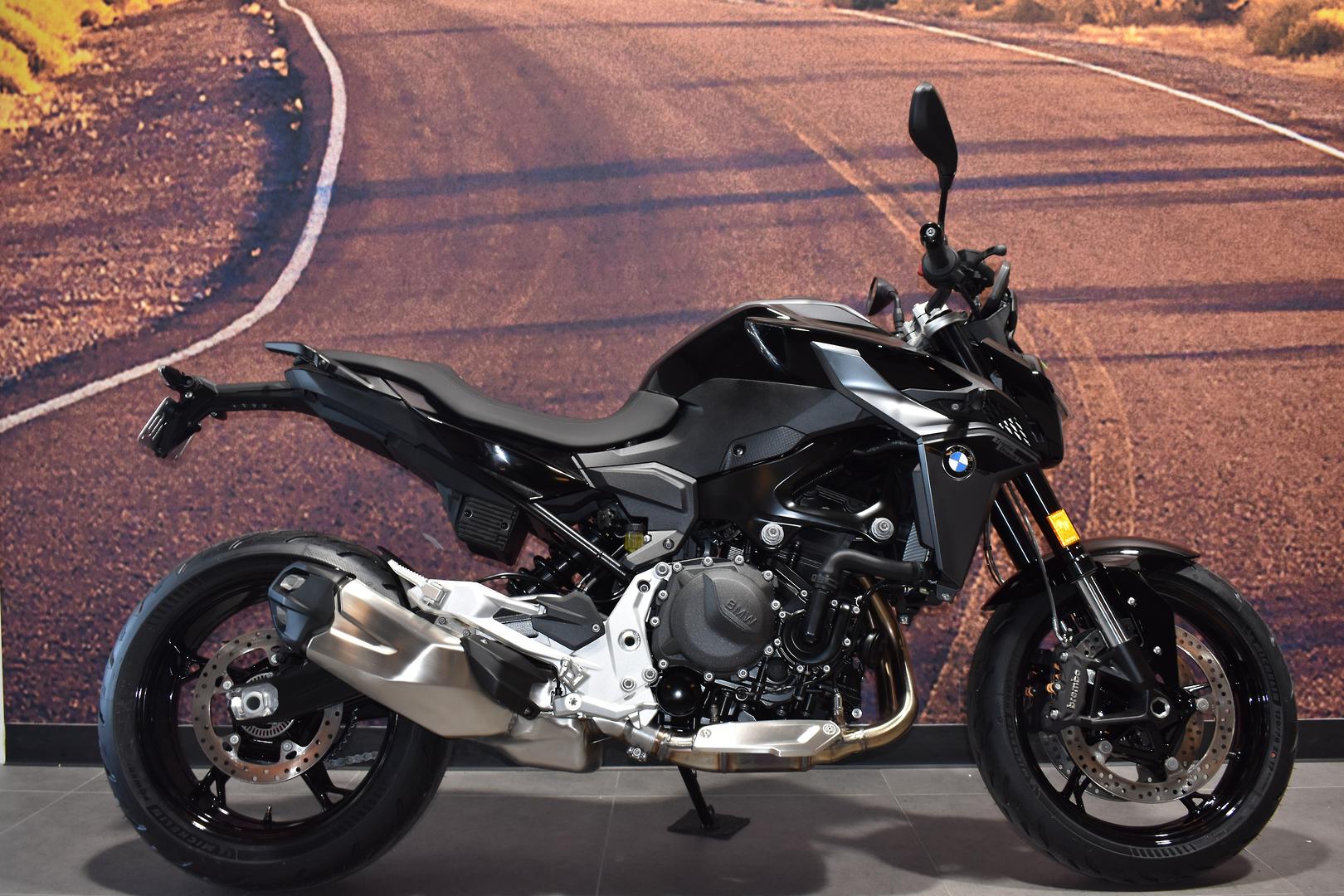 2025 BMW F 900 R TRIPLE BLACK ROAD