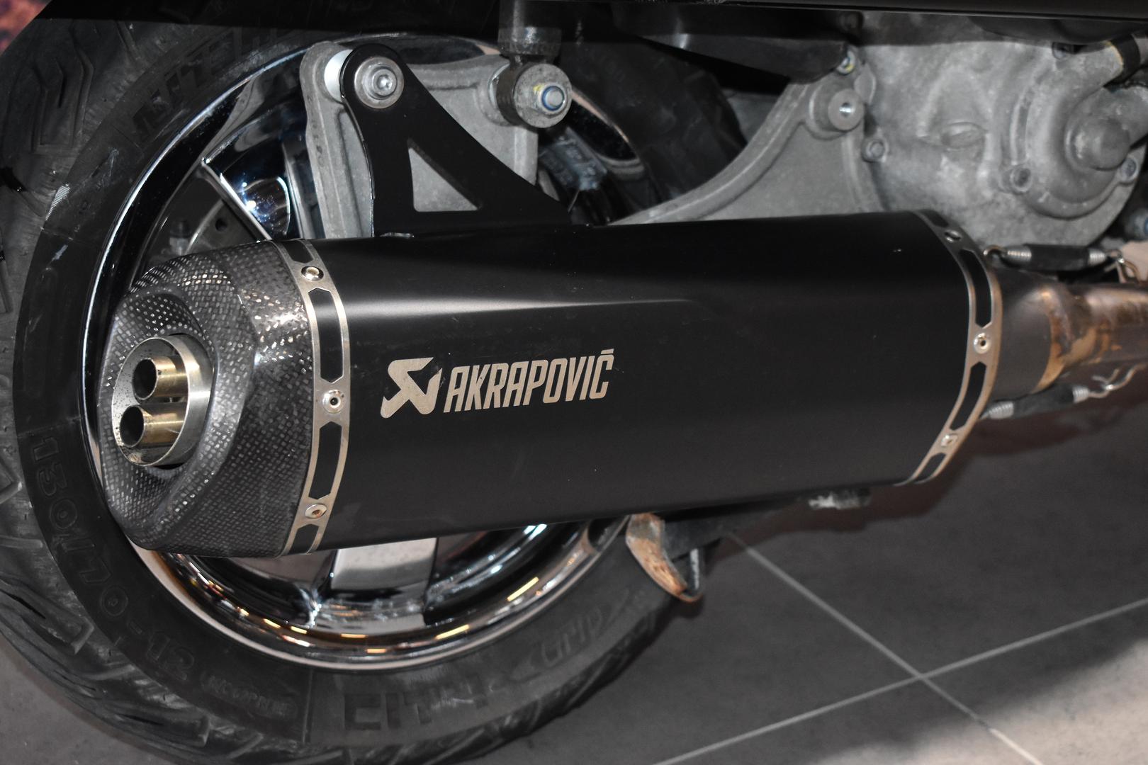 2010 VESPA GTV 300 VIA MONTENAPOLEONE SCOOTER