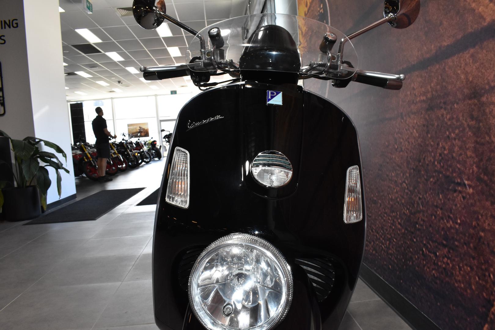 2010 VESPA GTV 300 VIA MONTENAPOLEONE SCOOTER