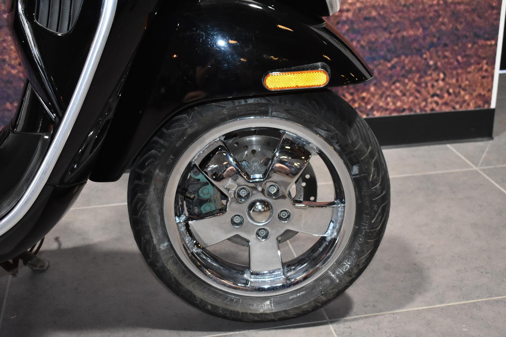 2010 VESPA GTV 300 VIA MONTENAPOLEONE SCOOTER