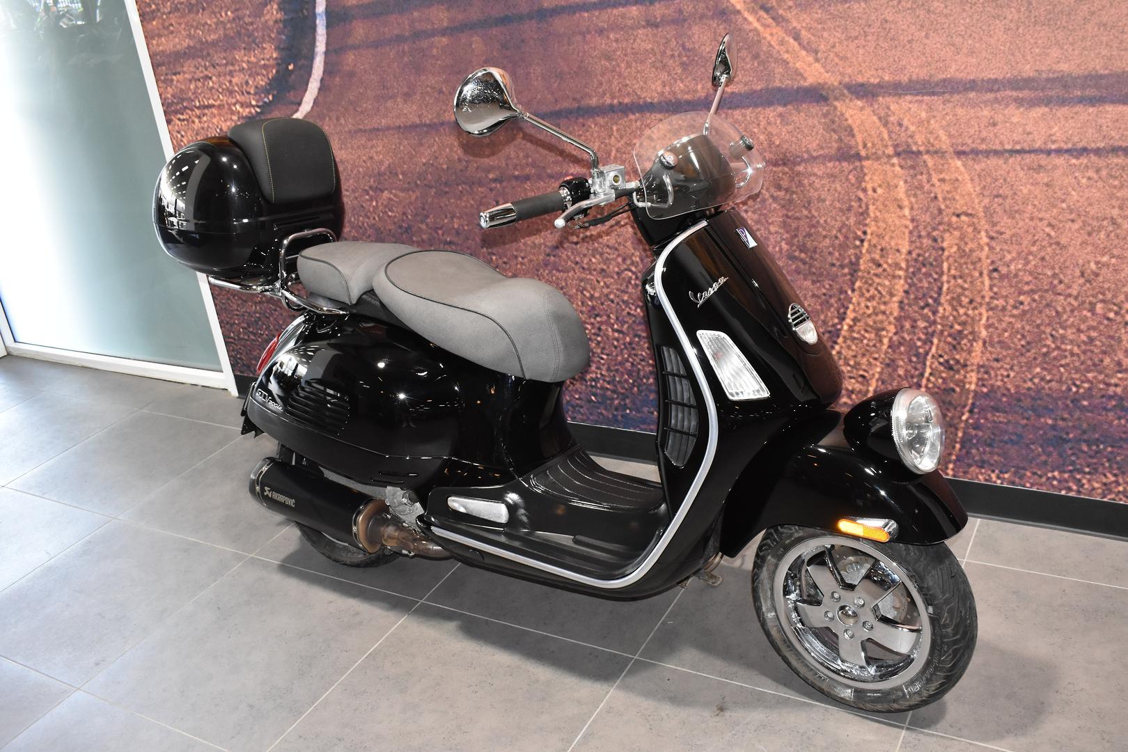 2010 VESPA GTV 300 VIA MONTENAPOLEONE SCOOTER