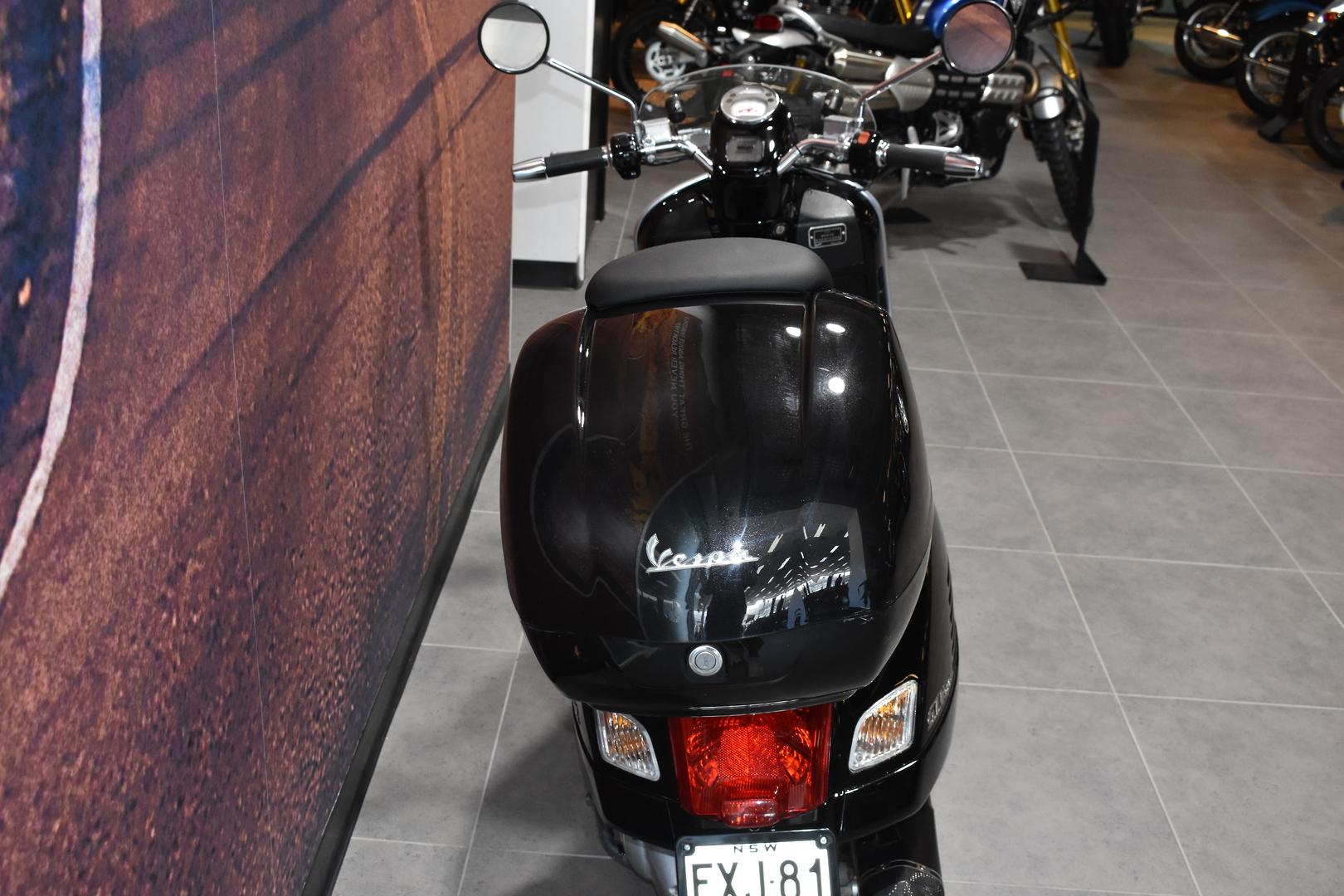 2010 VESPA GTV 300 VIA MONTENAPOLEONE SCOOTER