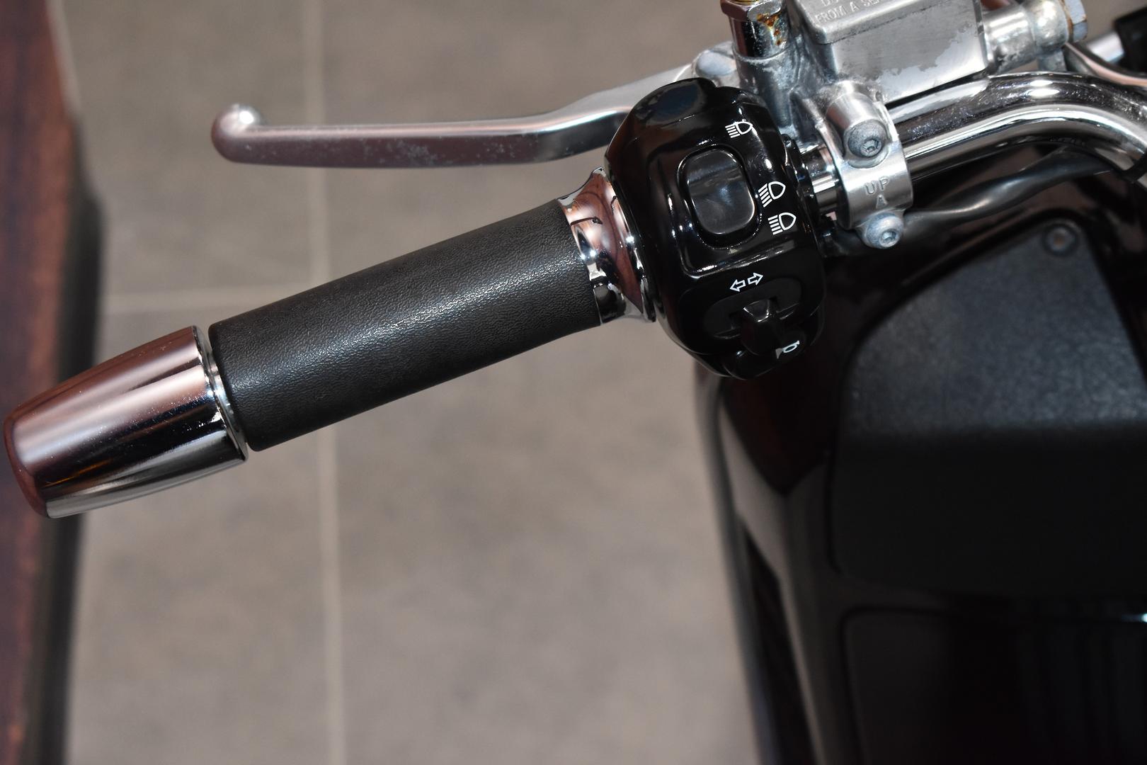 2010 VESPA GTV 300 VIA MONTENAPOLEONE SCOOTER