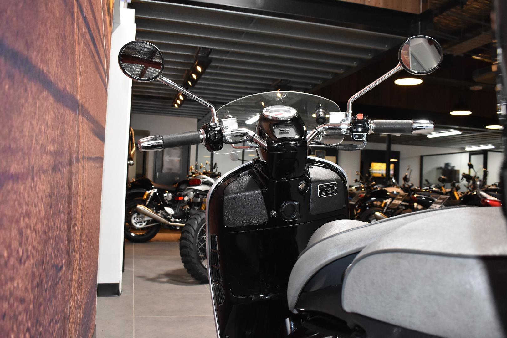 2010 VESPA GTV 300 VIA MONTENAPOLEONE SCOOTER