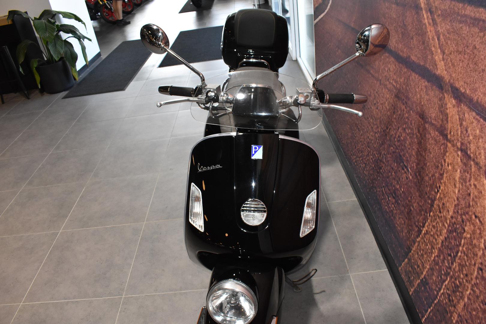 2010 VESPA GTV 300 VIA MONTENAPOLEONE SCOOTER