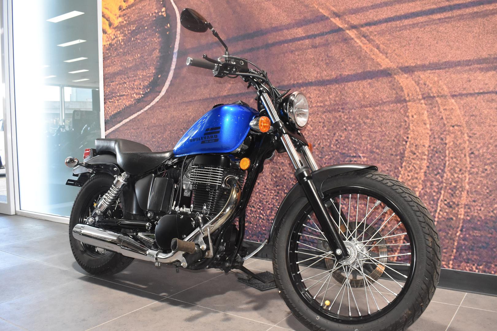 2018 SUZUKI BOULEVARD S40 (LS650) CRUISER