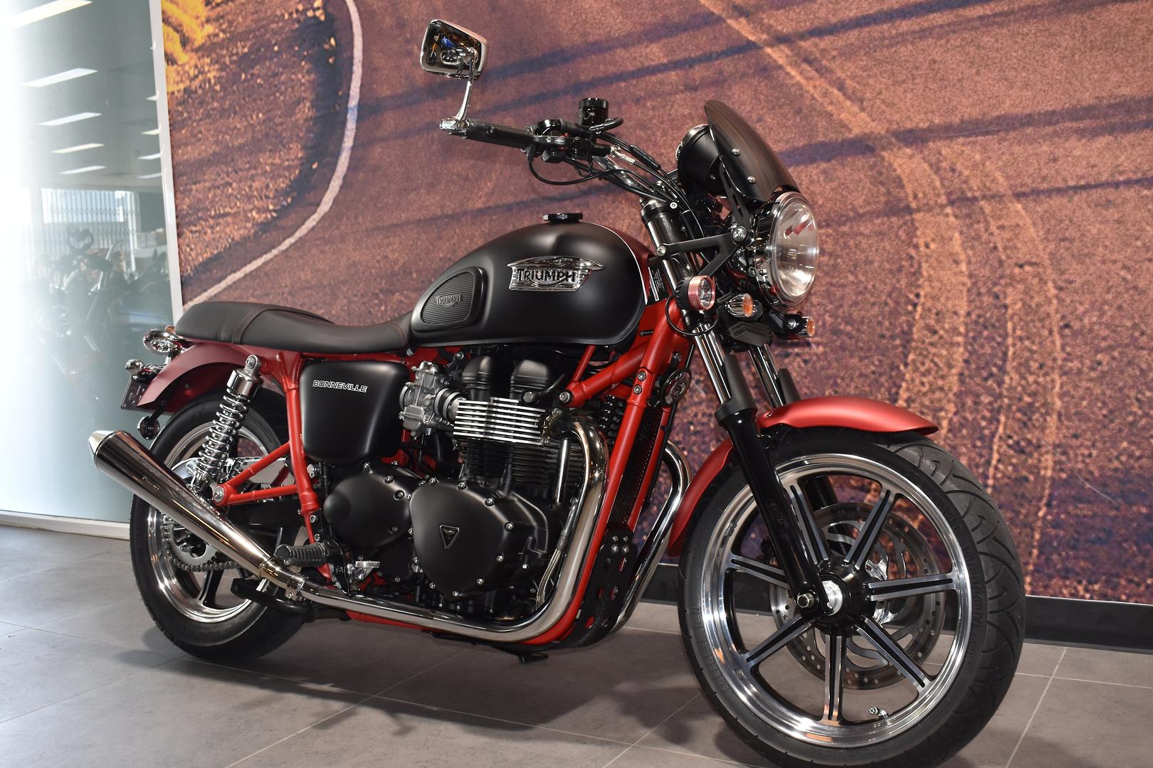 2013 TRIUMPH BONNEVILLE SE ROAD