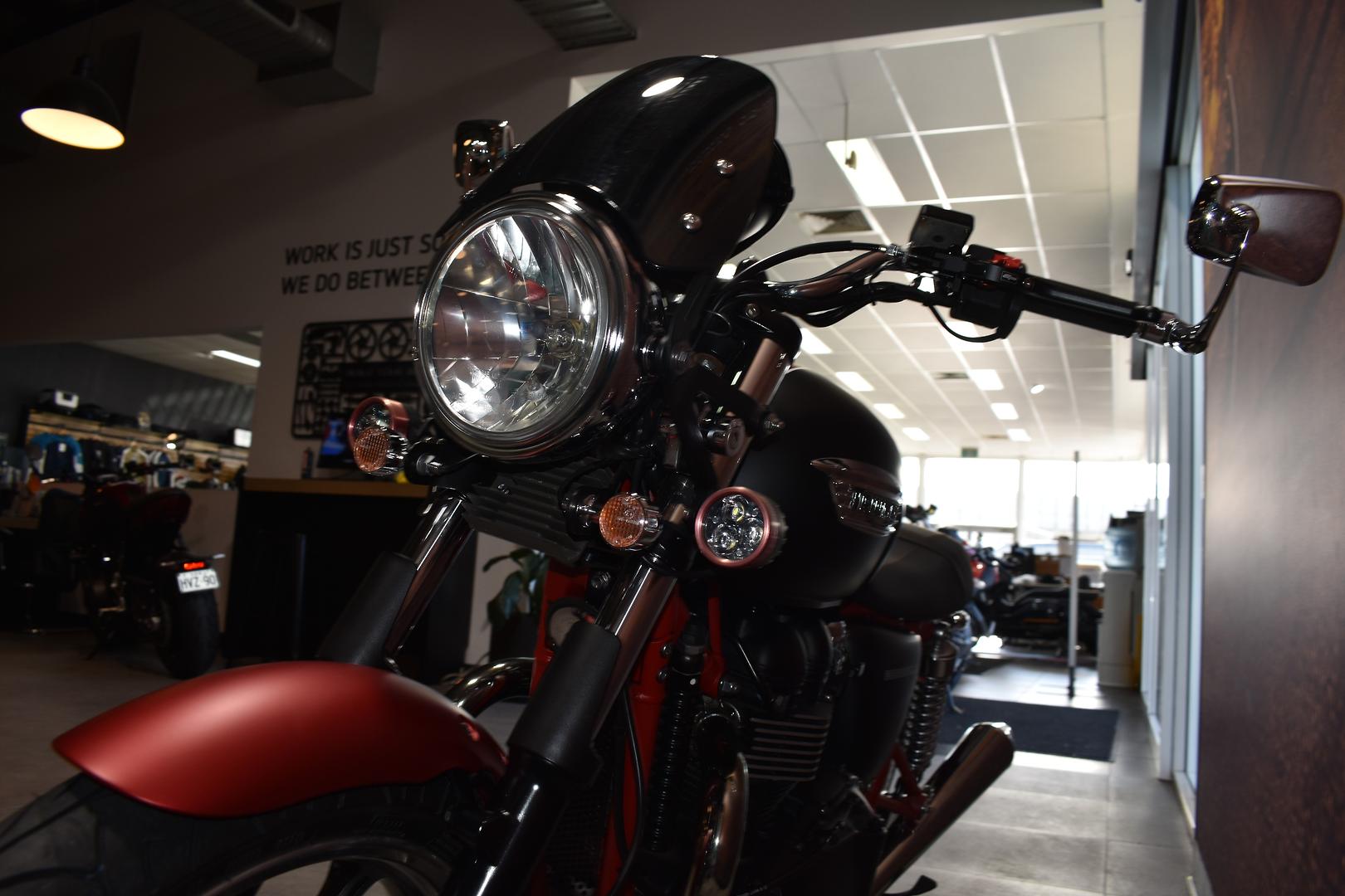2013 TRIUMPH BONNEVILLE SE ROAD