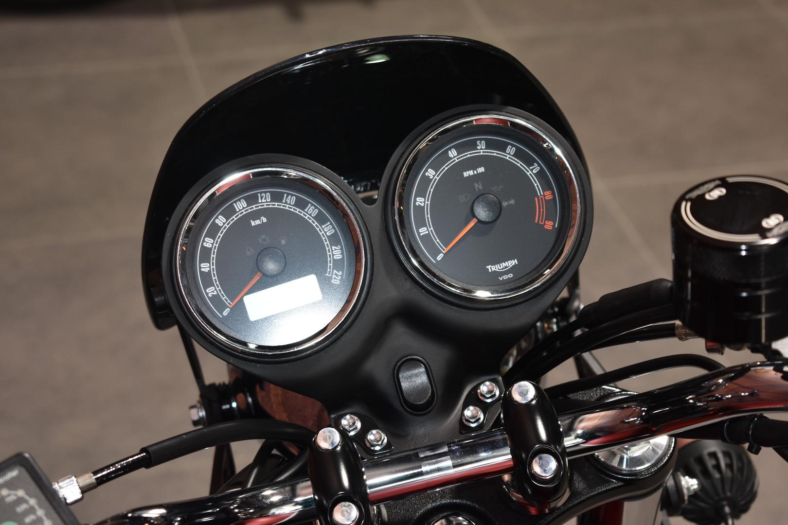 2013 TRIUMPH BONNEVILLE SE ROAD
