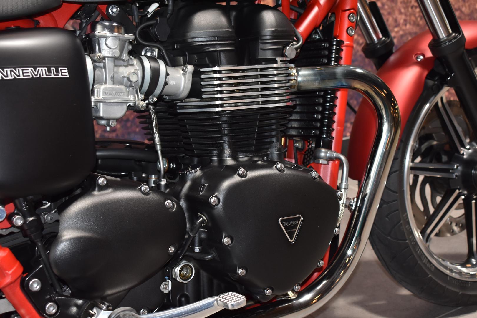 2013 TRIUMPH BONNEVILLE SE ROAD