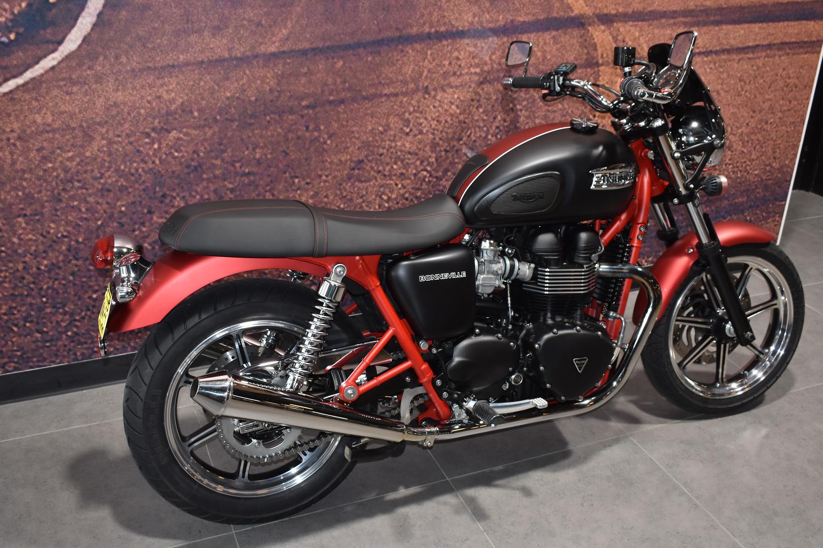 2013 TRIUMPH BONNEVILLE SE ROAD