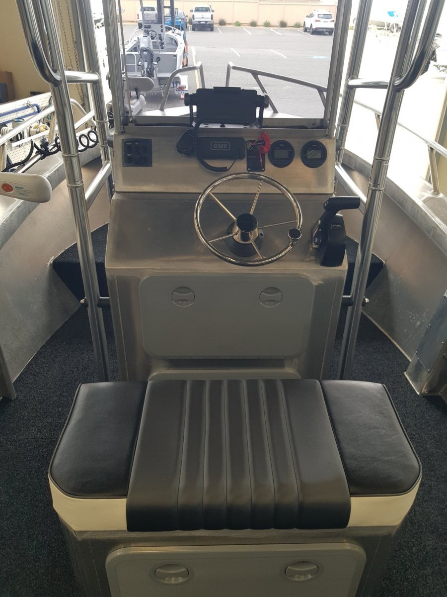 2024 CORALINE 550 SERIES II CENTRE CONSOLE