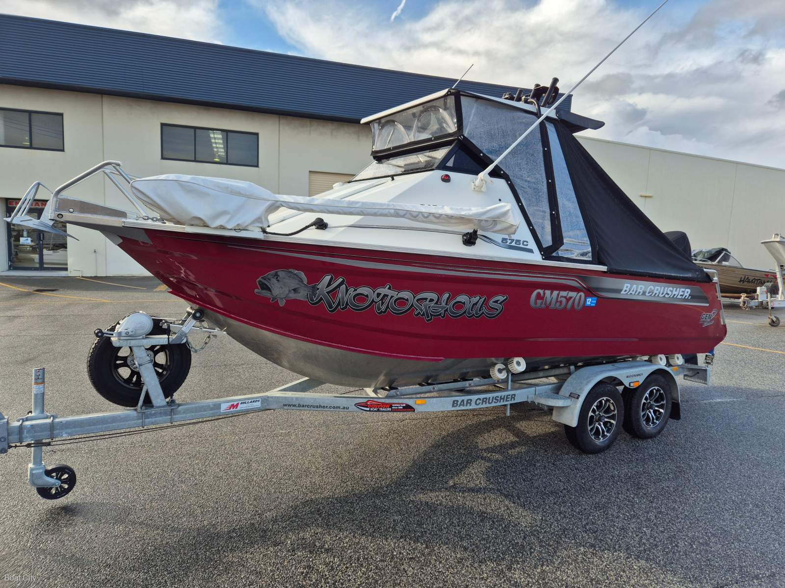 2019 BAR CRUSHER 575 C CUDDY CABIN