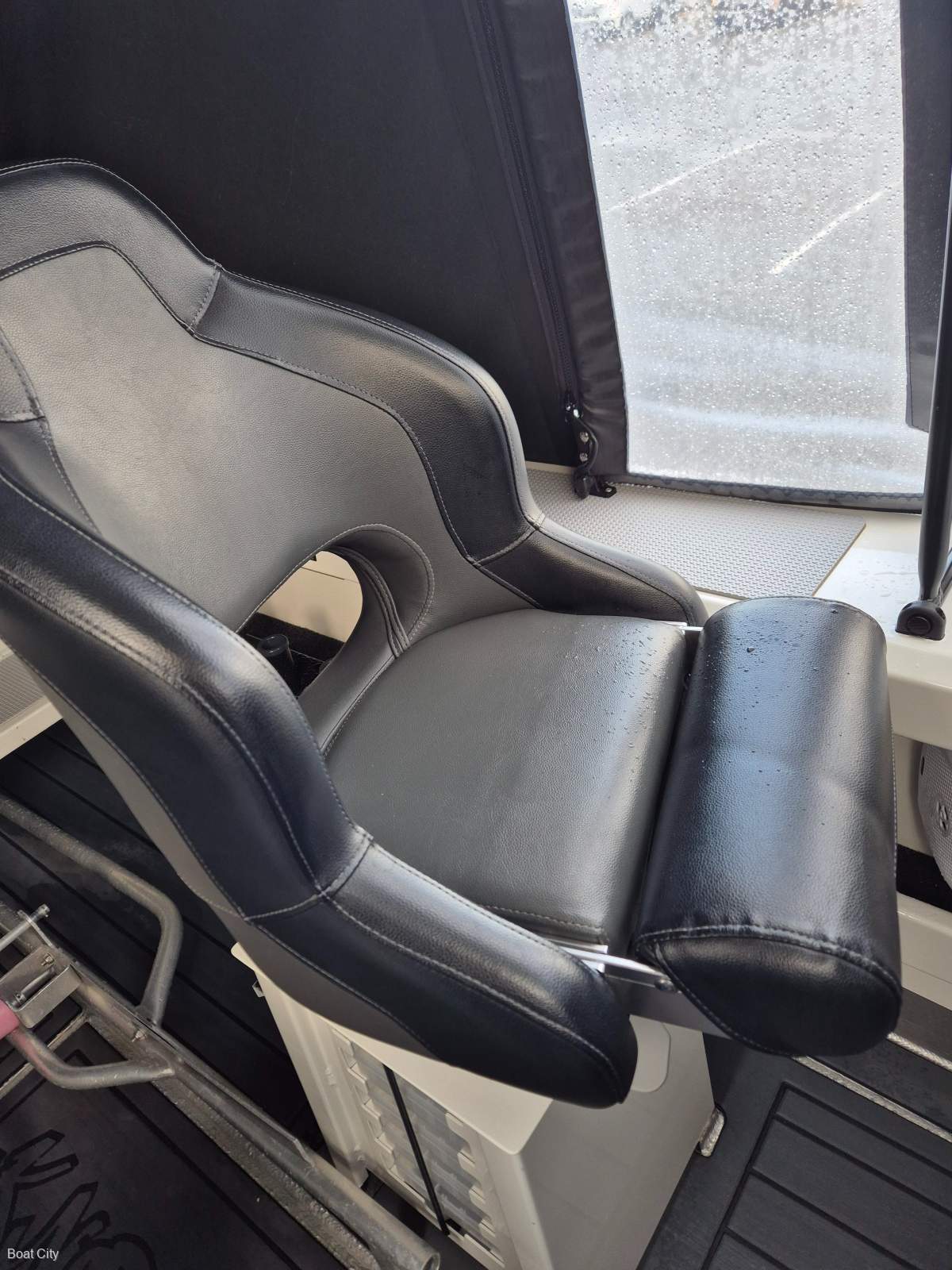 2019 BAR CRUSHER 575 C CUDDY CABIN