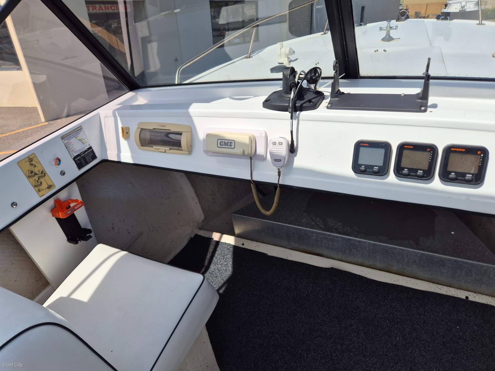 1980 PACEMAKER STRIKER 210 OFFSHORE CRUISER
