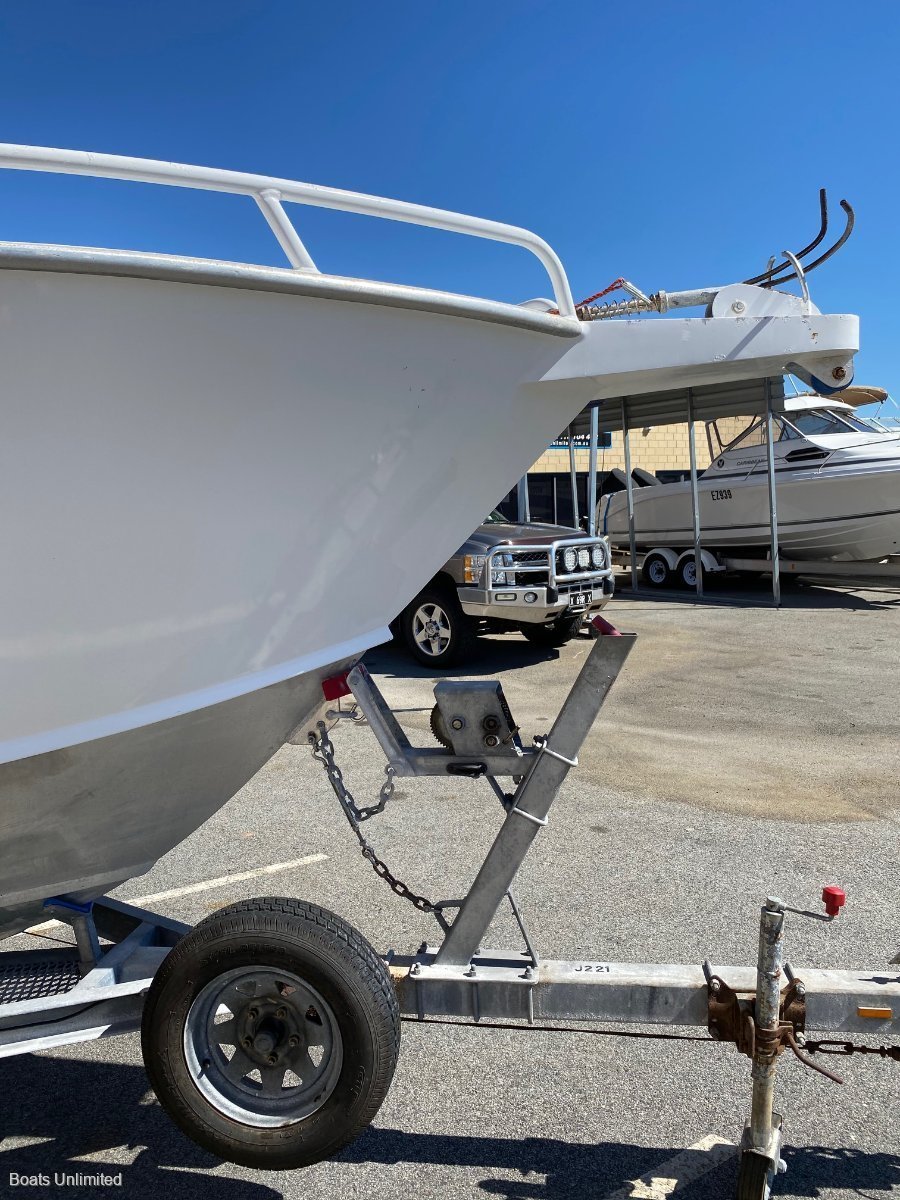 2008 DOLPHIN 580 XL NOR-WESTER CENTRE CONSOLE