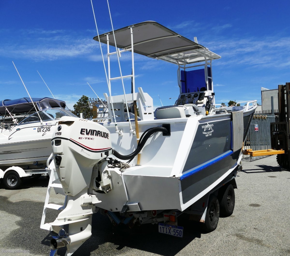 2008 DOLPHIN 580 XL NOR-WESTER CENTRE CONSOLE