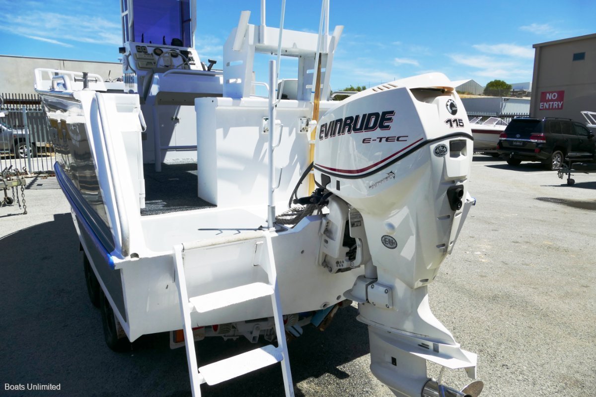 2008 DOLPHIN 580 XL NOR-WESTER CENTRE CONSOLE
