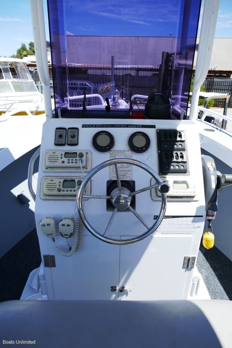 2008 DOLPHIN 580 XL NOR-WESTER CENTRE CONSOLE