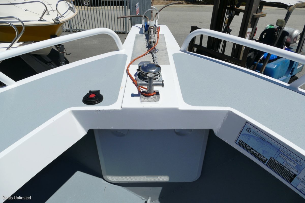 2008 DOLPHIN 580 XL NOR-WESTER CENTRE CONSOLE