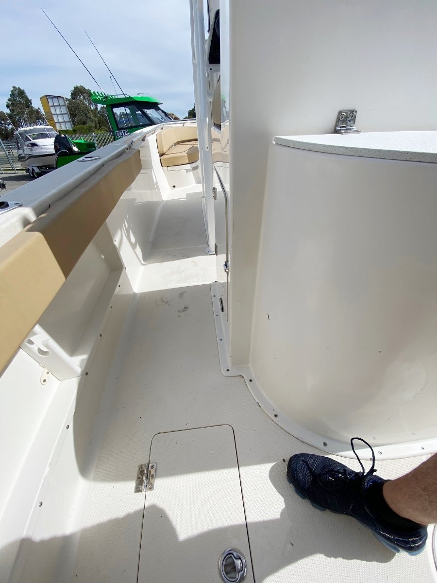 2012 FIBRELITE 2400 LONGREACH CENTRE CONSOLE