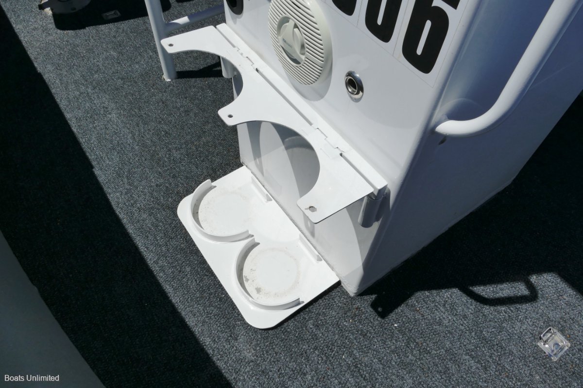 2008 DOLPHIN 580 XL NOR-WESTER CENTRE CONSOLE