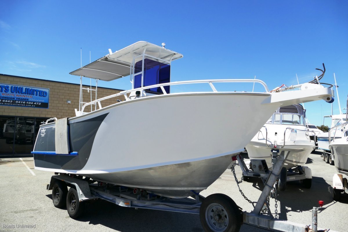 2008 DOLPHIN 580 XL NOR-WESTER CENTRE CONSOLE