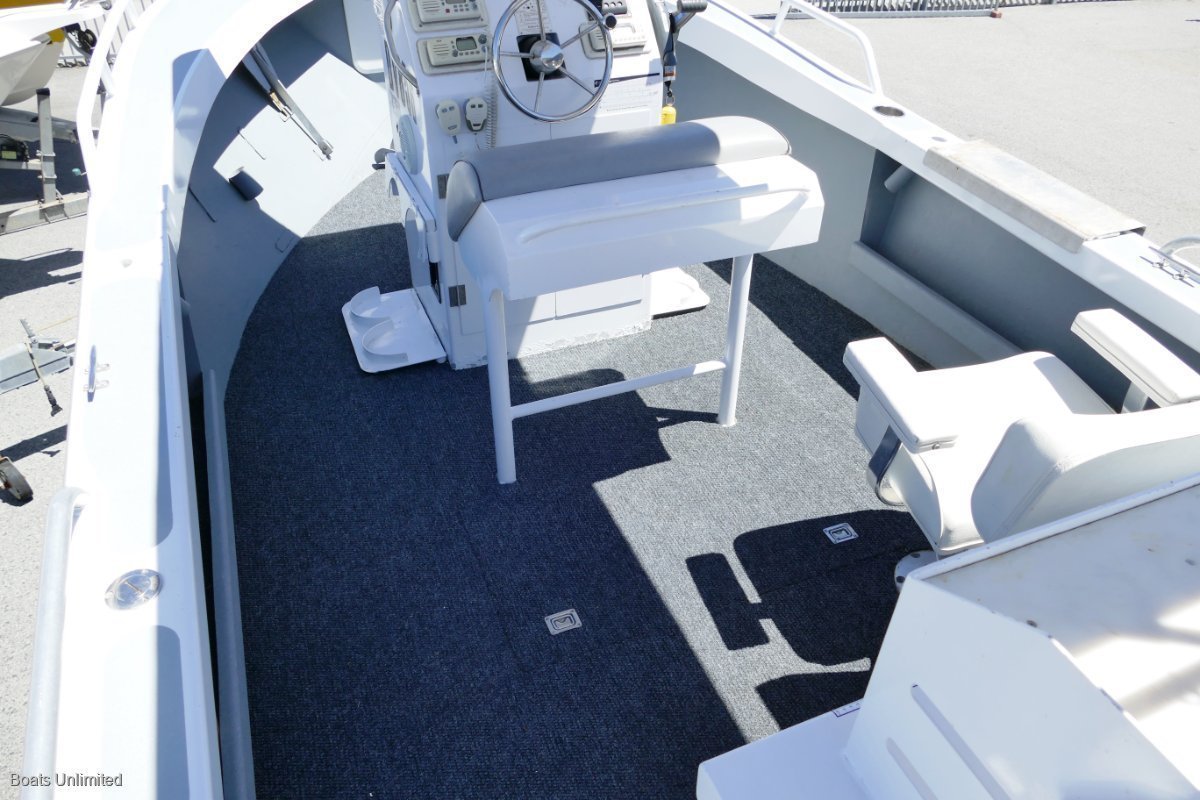 2008 DOLPHIN 580 XL NOR-WESTER CENTRE CONSOLE
